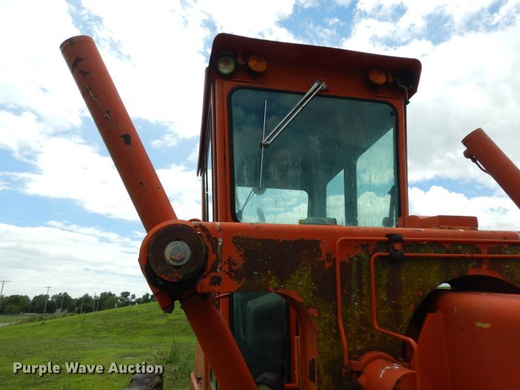 image for item DJ4317 1982 John Deere 570A  motor grader