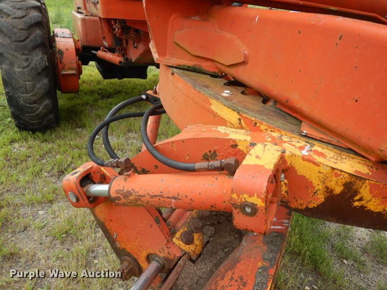 image for item DJ4317 1982 John Deere 570A  motor grader