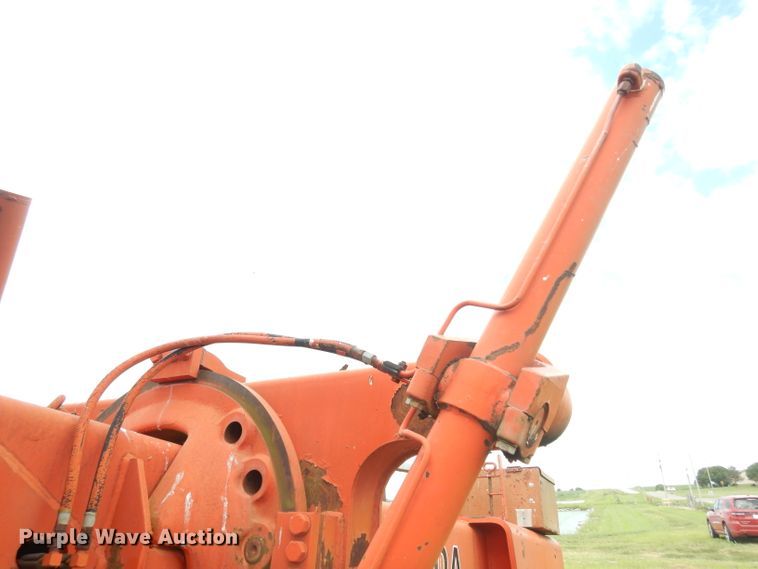 image for item DJ4317 1982 John Deere 570A  motor grader