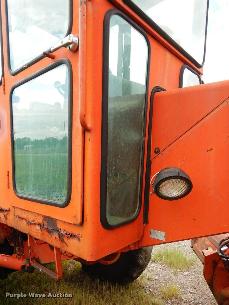 image for item DJ4317 1982 John Deere 570A  motor grader