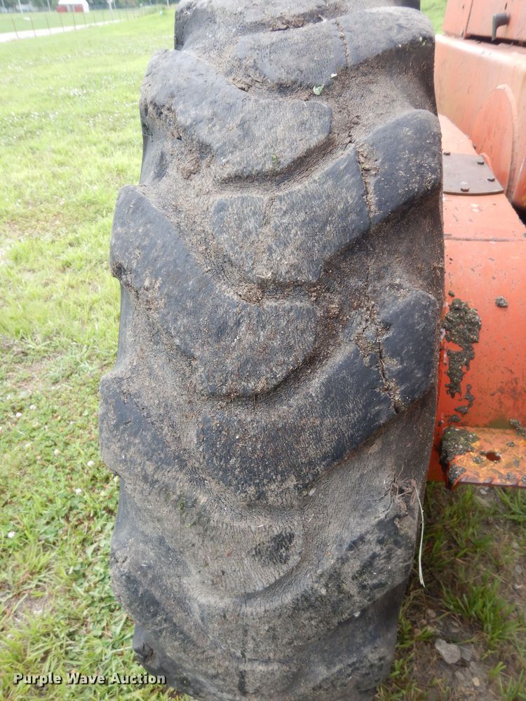 image for item DJ4317 1982 John Deere 570A  motor grader