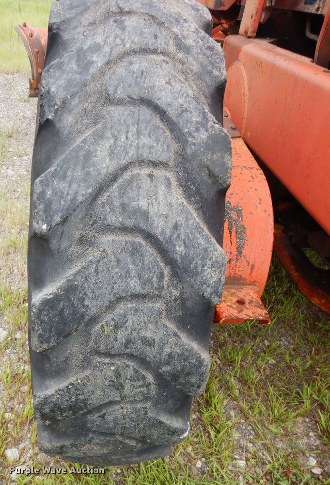 image for item DJ4317 1982 John Deere 570A  motor grader