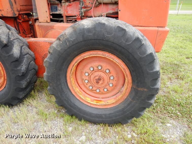 image for item DJ4317 1982 John Deere 570A  motor grader