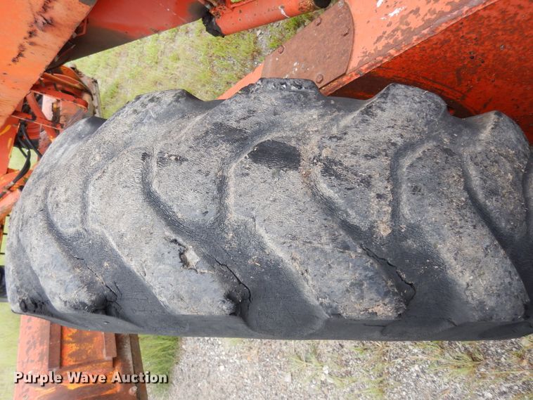 image for item DJ4317 1982 John Deere 570A  motor grader