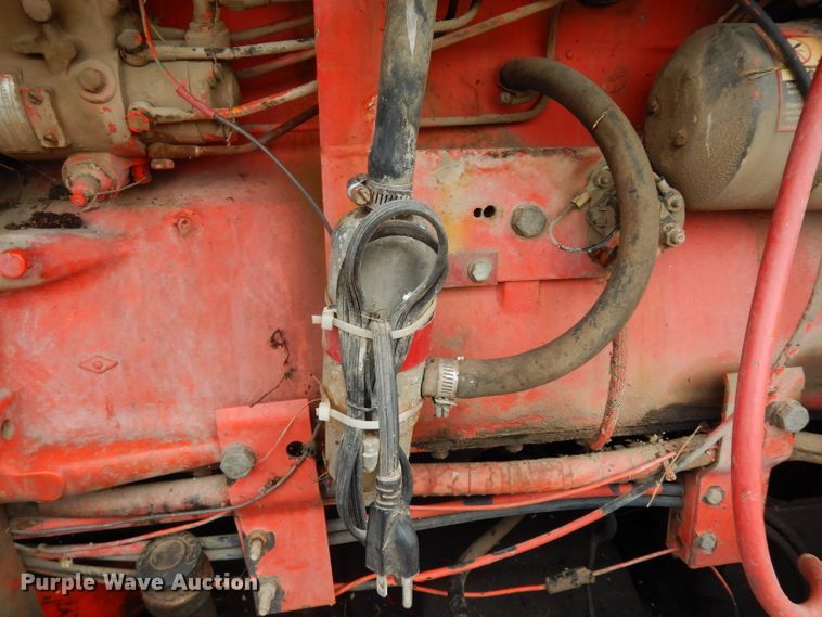 image for item DJ4317 1982 John Deere 570A  motor grader