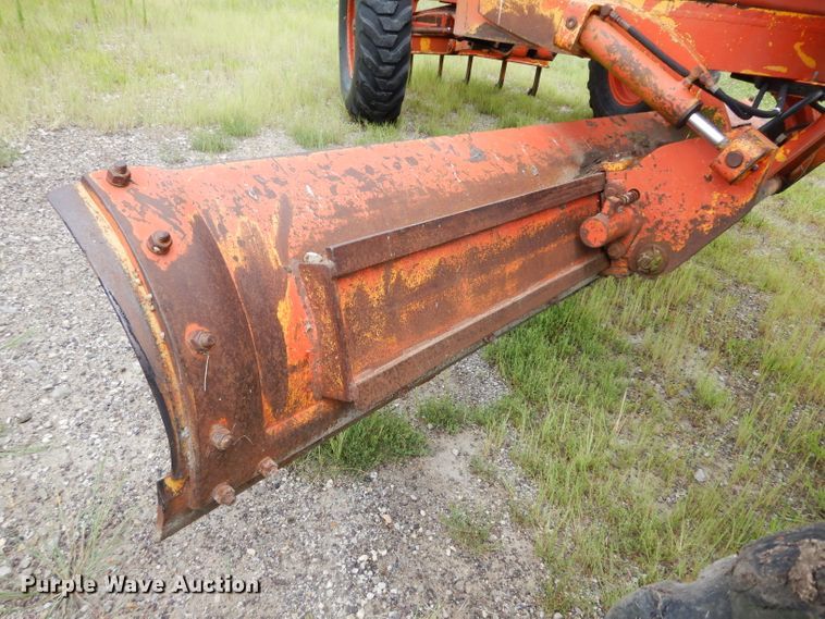 image for item DJ4317 1982 John Deere 570A  motor grader