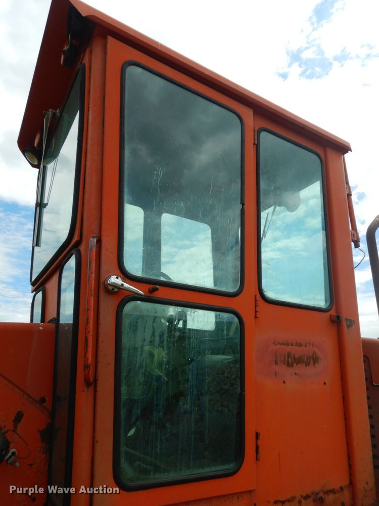 image for item DJ4317 1982 John Deere 570A  motor grader