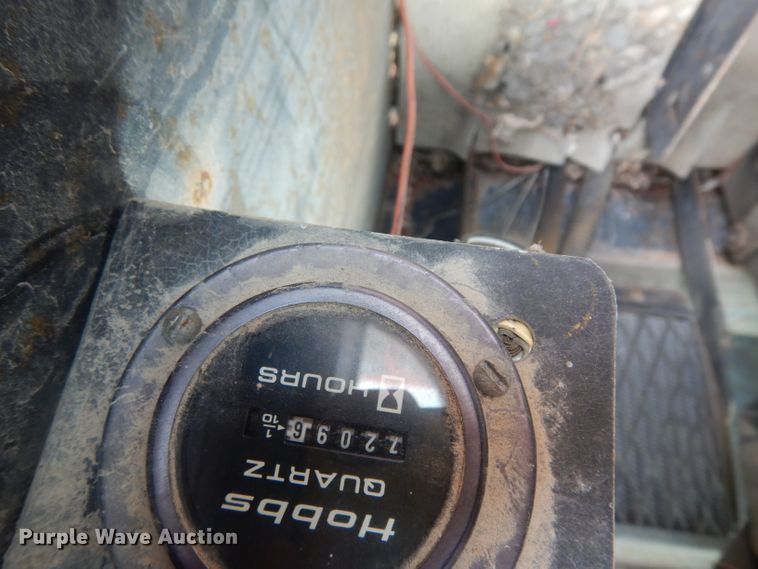 image for item DJ4317 1982 John Deere 570A  motor grader