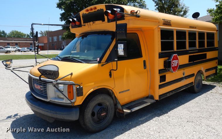 image for item DJ4338 2001 GMC Savana G3500  Thomas school bus