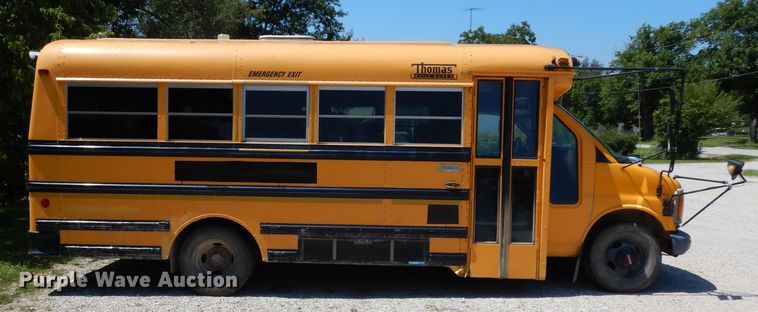image for item DJ4338 2001 GMC Savana G3500  Thomas school bus