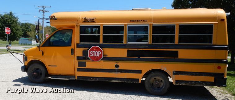 image for item DJ4338 2001 GMC Savana G3500  Thomas school bus