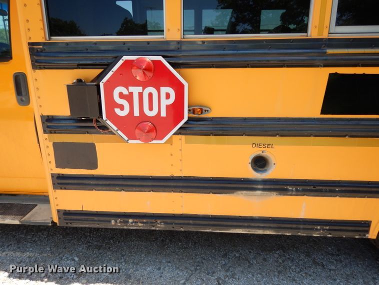 image for item DJ4338 2001 GMC Savana G3500  Thomas school bus