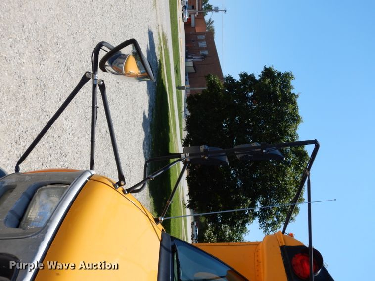 image for item DJ4338 2001 GMC Savana G3500  Thomas school bus