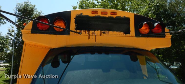 image for item DJ4338 2001 GMC Savana G3500  Thomas school bus