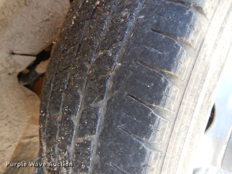 image for item DJ4338 2001 GMC Savana G3500  Thomas school bus