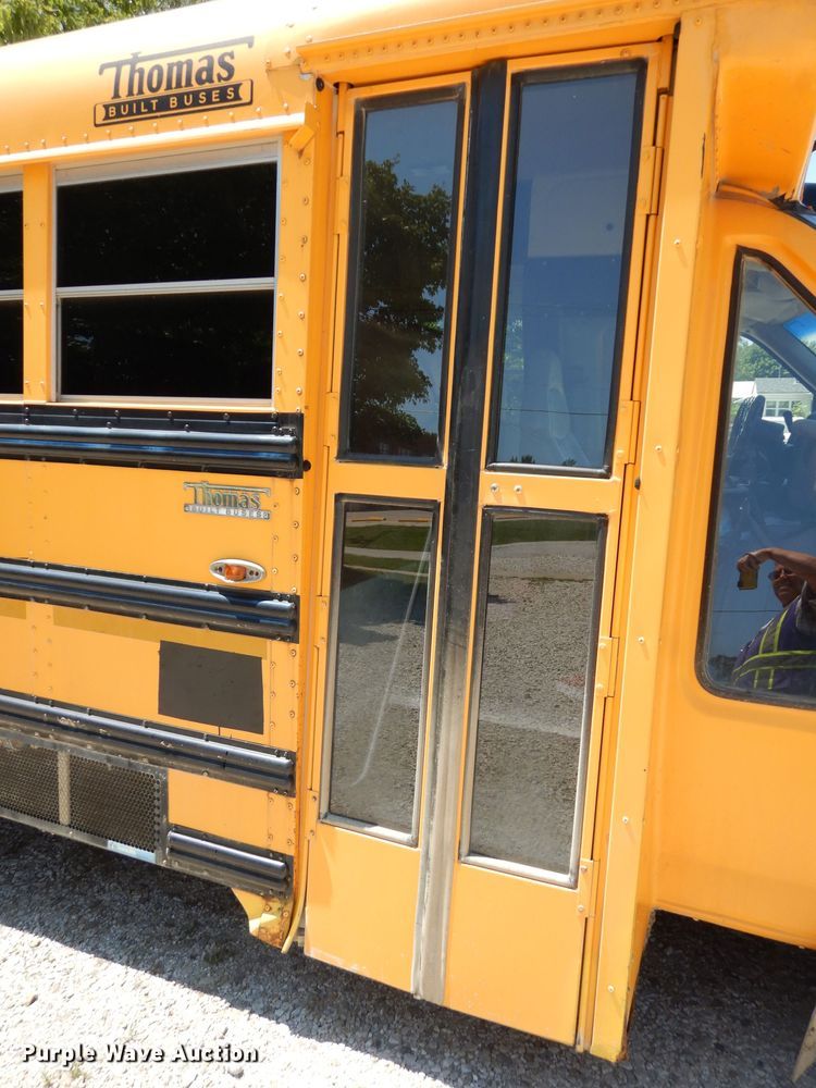 image for item DJ4338 2001 GMC Savana G3500  Thomas school bus