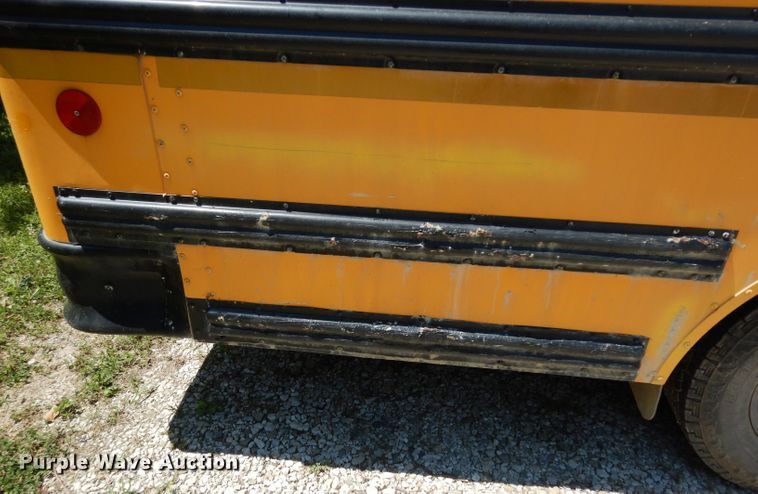 image for item DJ4338 2001 GMC Savana G3500  Thomas school bus