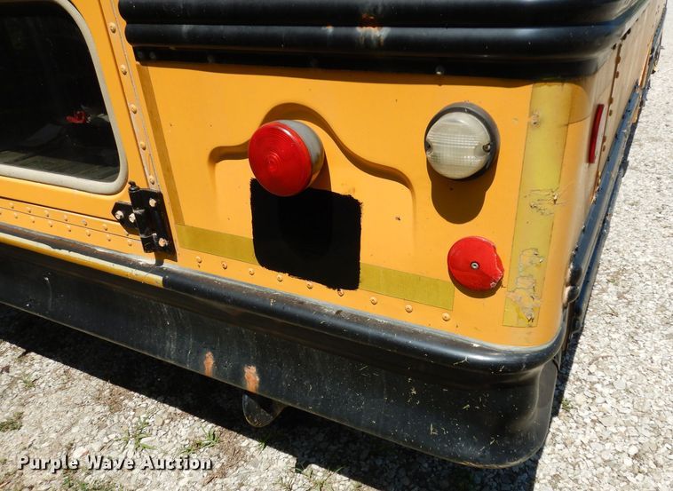 image for item DJ4338 2001 GMC Savana G3500  Thomas school bus