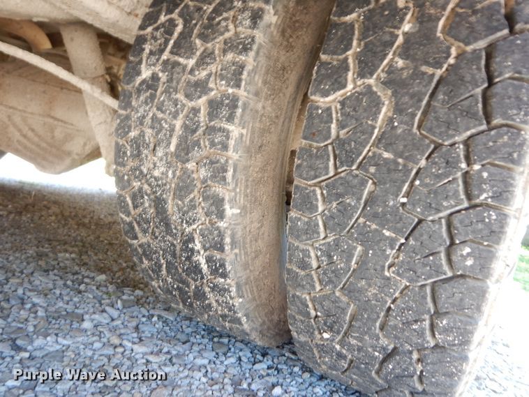 image for item DJ4338 2001 GMC Savana G3500  Thomas school bus