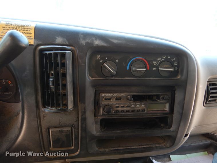 image for item DJ4338 2001 GMC Savana G3500  Thomas school bus