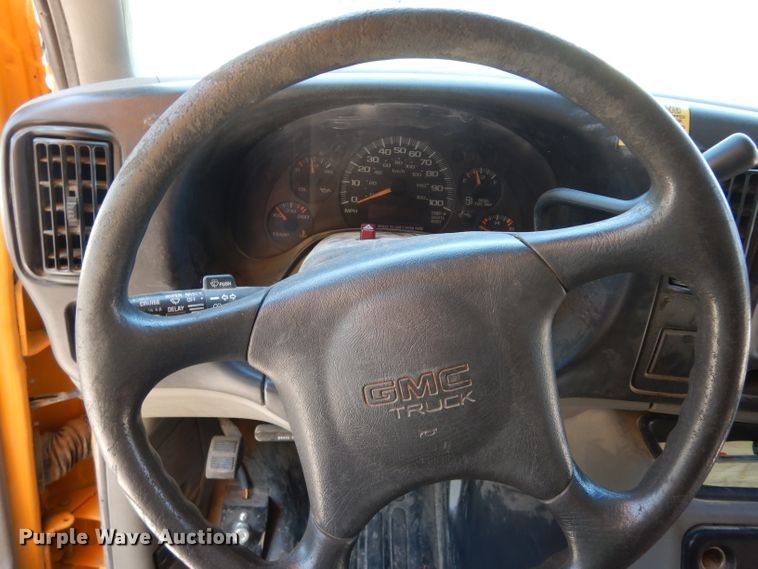 image for item DJ4338 2001 GMC Savana G3500  Thomas school bus