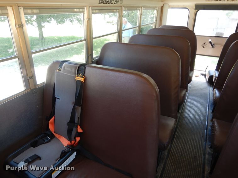 image for item DJ4338 2001 GMC Savana G3500  Thomas school bus