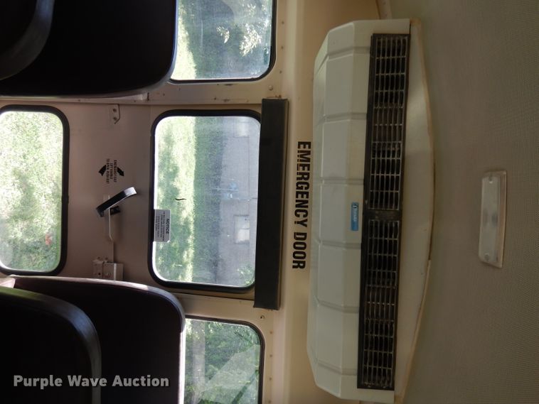 image for item DJ4338 2001 GMC Savana G3500  Thomas school bus