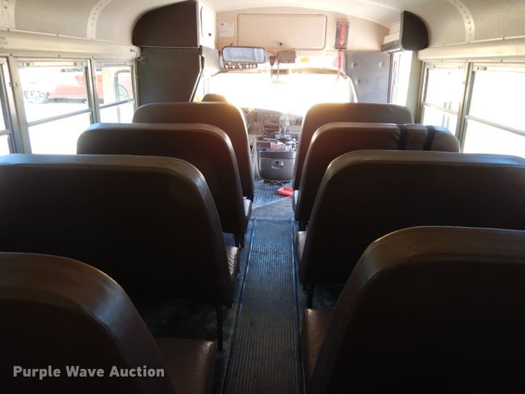 image for item DJ4338 2001 GMC Savana G3500  Thomas school bus