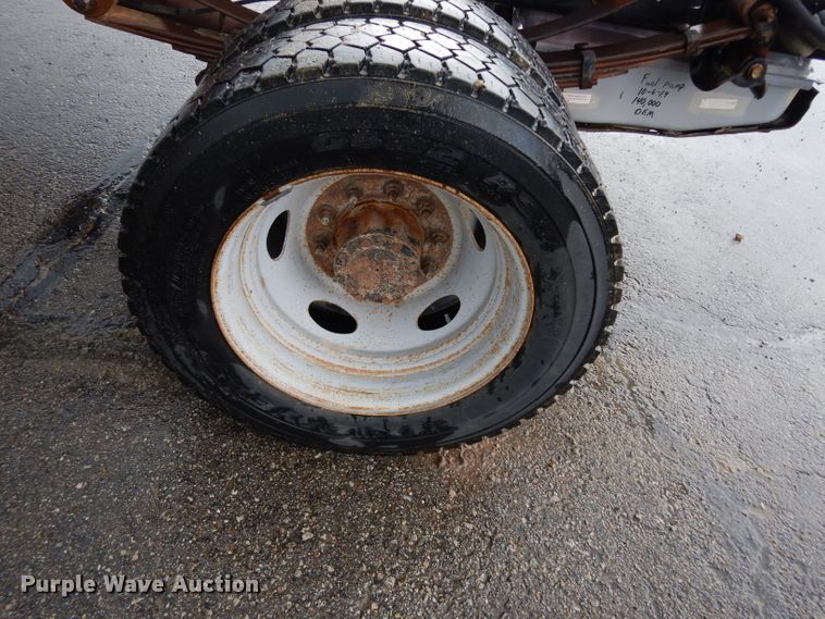 image for item DJ4357 2011 Ford F550 Super Duty XL  truck cab and chassis