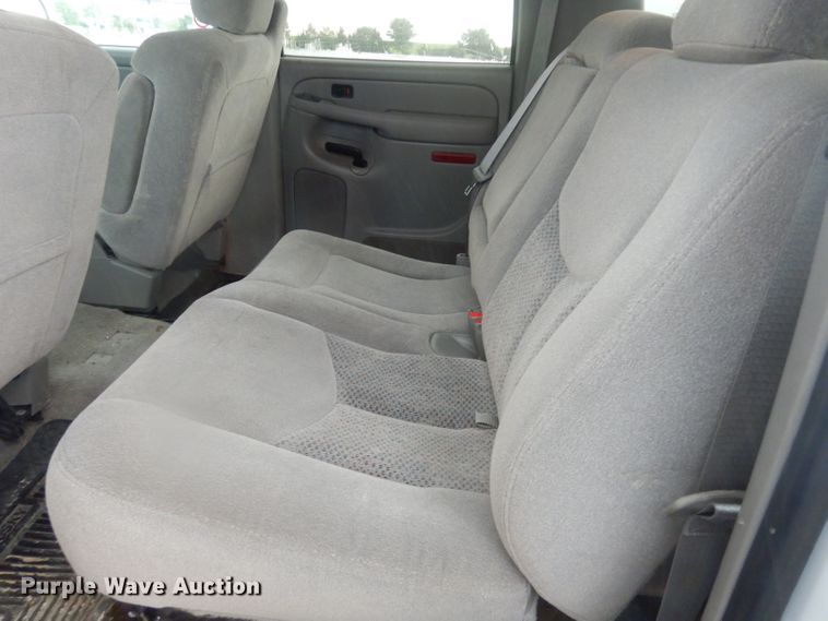 image for item DJ4358 2005 Chevrolet Suburban 2500  SUV