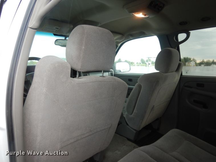 image for item DJ4358 2005 Chevrolet Suburban 2500  SUV