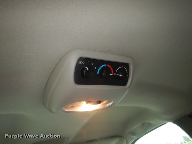 image for item DJ4358 2005 Chevrolet Suburban 2500  SUV