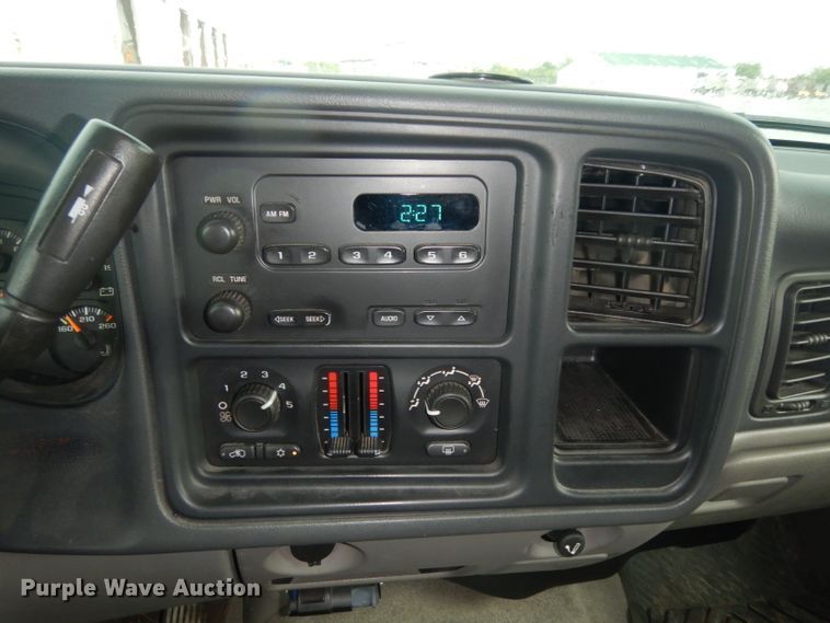 image for item DJ4358 2005 Chevrolet Suburban 2500  SUV