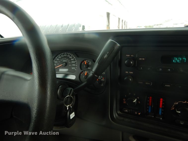 image for item DJ4358 2005 Chevrolet Suburban 2500  SUV