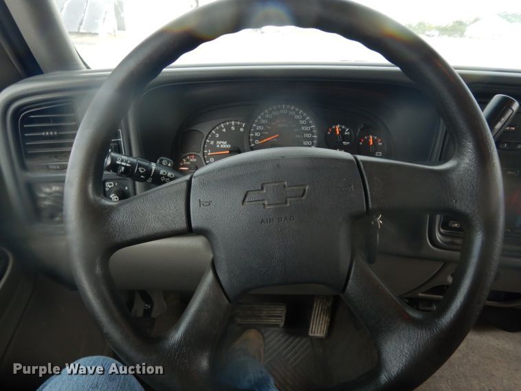 image for item DJ4358 2005 Chevrolet Suburban 2500  SUV