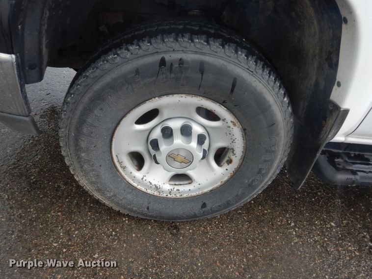 image for item DJ4358 2005 Chevrolet Suburban 2500  SUV