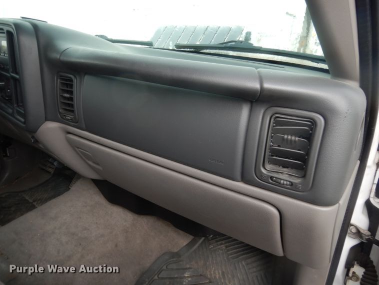 image for item DJ4358 2005 Chevrolet Suburban 2500  SUV
