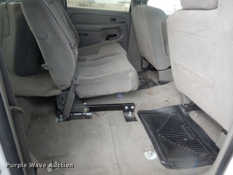 image for item DJ4358 2005 Chevrolet Suburban 2500  SUV