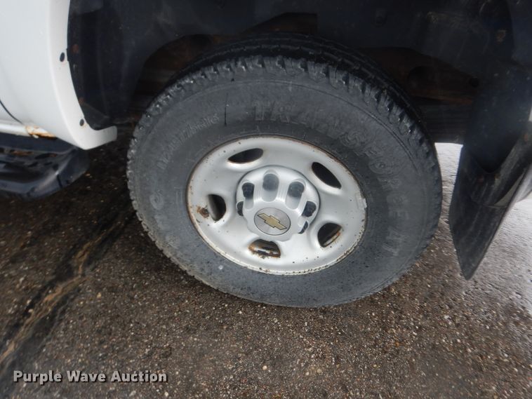 image for item DJ4358 2005 Chevrolet Suburban 2500  SUV