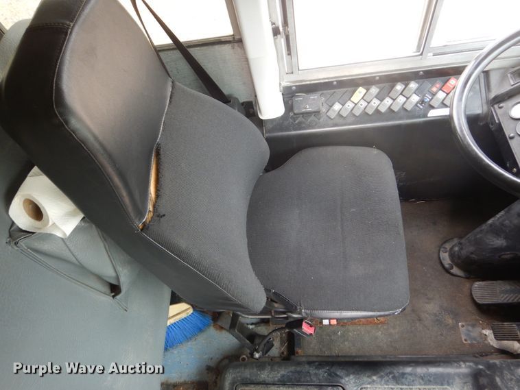 image for item FK9302 2006 Thomas Built Saf-T-Liner MVP EF  school bus