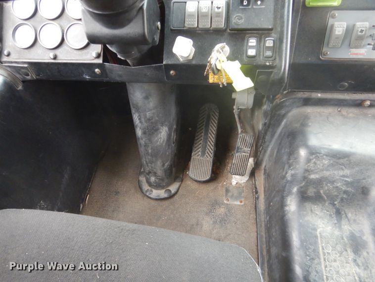 image for item FK9302 2006 Thomas Built Saf-T-Liner MVP EF  school bus