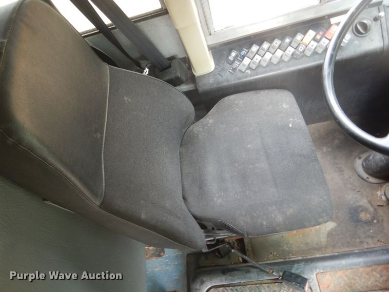 image for item FK9326 2003 Thomas Built Saf-T-Liner MVP EF  school bus