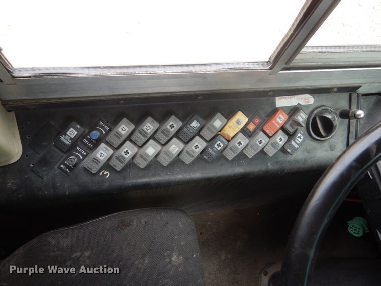 image for item FK9326 2003 Thomas Built Saf-T-Liner MVP EF  school bus