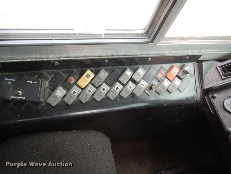 image for item FK9330 2006 Thomas Built Saf-T-Liner MVP EF  school bus