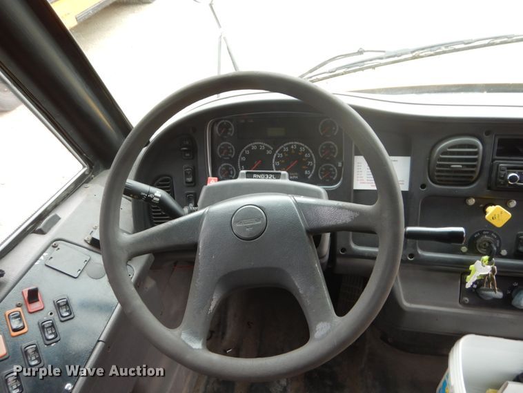 image for item FK9331 2007 Freightliner Thomas Built  school bus