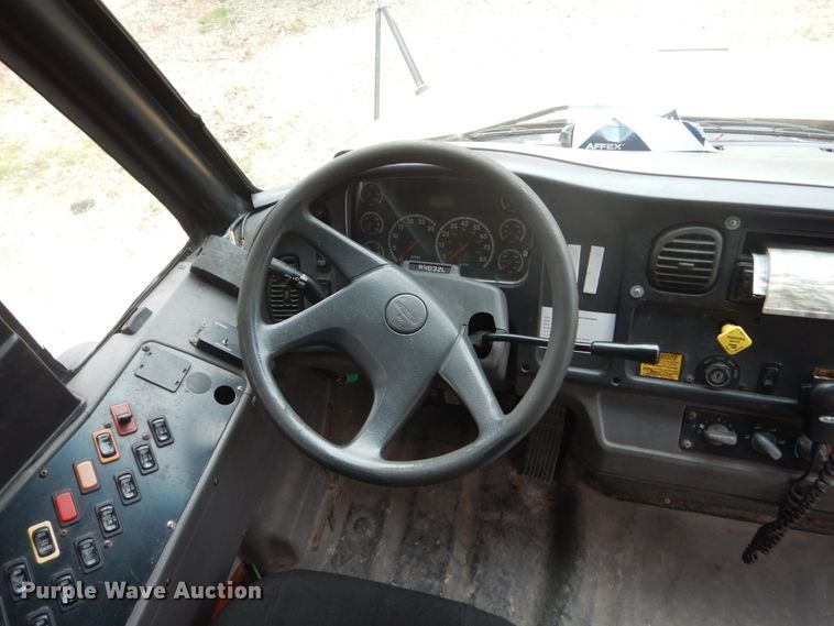 image for item FK9332 2007 Freightliner Thomas Built  school bus