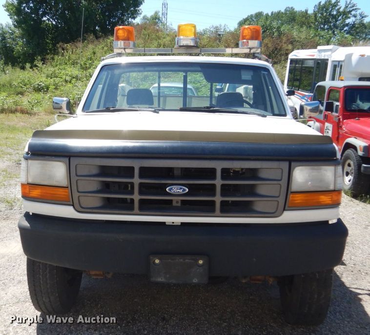 image for item FK9421 1993 Ford F250  utility bed pickup truck