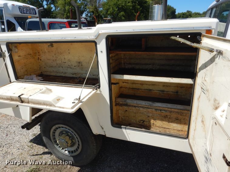 image for item FK9421 1993 Ford F250  utility bed pickup truck