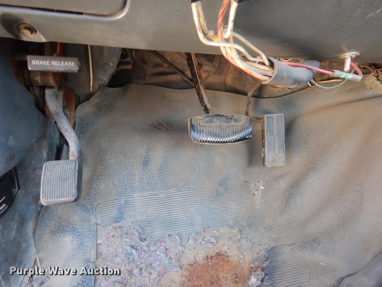 image for item FK9421 1993 Ford F250  utility bed pickup truck