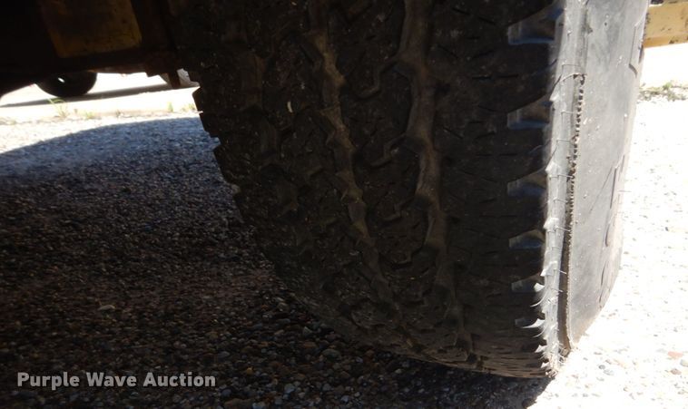 image for item FK9421 1993 Ford F250  utility bed pickup truck